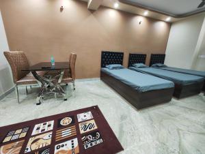 Massive 3BHK Serviced Apt for Big Groups & Family