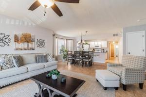 LOVE AT FIRST SIGHT! NEW Disney Home, Sleeps 6, Pool, Patio, NO Steps, LOW Rates!