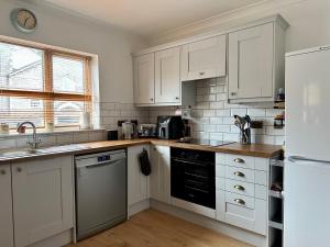 Family & pet friendly house + private garden