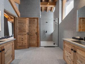 Chalet de luxe avec piscine et sauna à Courchevel - FR-1-562-49