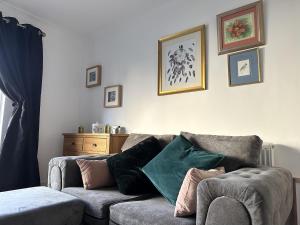 Family & pet friendly house + private garden