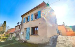 Maisons de vacances Awesome home in Pierrerue with 3 Bedrooms and WiFi : photos des chambres