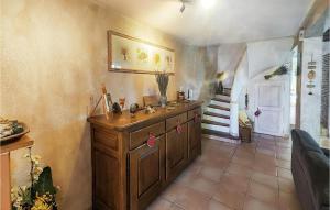 Maisons de vacances Awesome home in Pierrerue with 3 Bedrooms and WiFi : photos des chambres