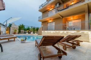 MY DALMATIA - Penthouse Apartment Zadar with shared pool