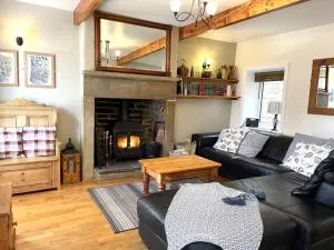 Mulberry Cottage with Wood Burner, Garden and Easy Parking - Oxenhope
