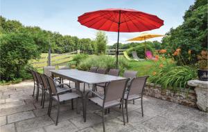 Maisons de vacances 6 Bedroom Awesome Home In Hericourt-en-caux : photos des chambres