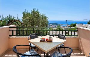 Awesome Apartment In Makarska With 3 Bedrooms And Wifi