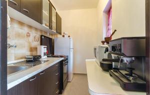 3 Bedroom Beautiful Apartment In Medulin 
