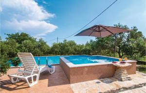 Awesome Home In Kastel Novi With Jacuzzi, Wifi And Outdoor Swimming Pool