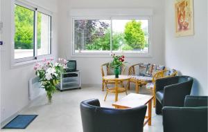 Maisons de vacances Gorgeous Home In Trevou Treguignec : photos des chambres