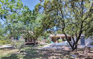 Maisons de vacances Lovely Home In La Roche St Secret With Outdoor Swimming Pool : photos des chambres