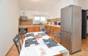 Appartements Stunning Apartment In Ghisonaccia With Wifi : photos des chambres