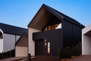 Lux on Max- stunning design, amazing views