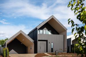 Lux on Max- stunning design, amazing views