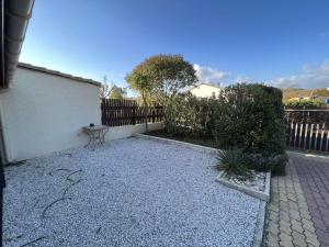 Maisons de vacances Maison 5 pieces avec piscine, pres de la plage, ideal pour familles, a Vendres - FR-1-701-15 : photos des chambres