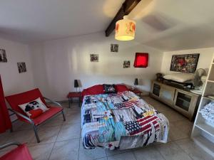 Maisons de vacances Maison 5 pieces avec piscine, pres de la plage, ideal pour familles, a Vendres - FR-1-701-15 : photos des chambres