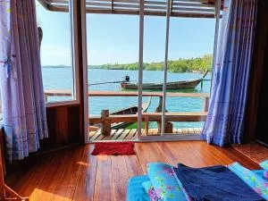 ChaoleySeafood - Ban Bang Khram