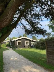 Nyistandsat sommerhus i Hornbæk,tæt på vand og by - Hornbaek