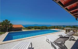 Nice Apartment In Smrika With 3 Bedrooms, Wifi And Outdoor Swimming Pool