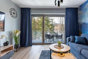 Stone Hill Apartament Wellness z basenem jakuzi saunami prywatnym garażem i rowerami w cenie