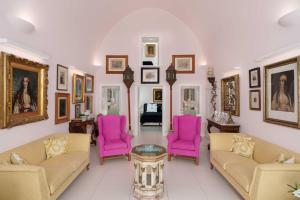 House of Portraits room in The Tsitouras Collection