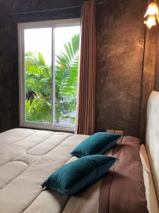 Bansuanrimnam Pakchong Resort