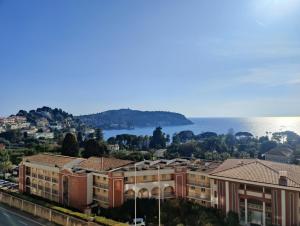 Appartements Large Studio overlooking Villefranche Bay - Parking : photos des chambres