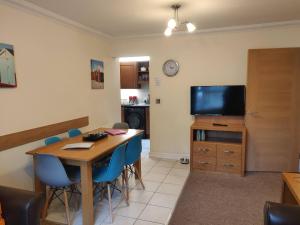 Hartford Court, East Cliff, Bournemouth. Walk to beach and town