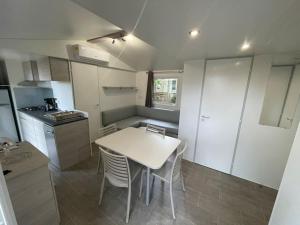 Appartements Vue sur le lac, cadre verdoyant, camping 4 etoiles : photos des chambres