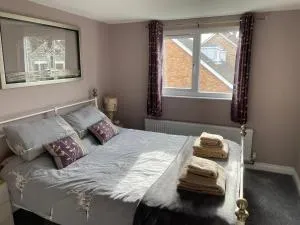 27 The Limes Room 2 - Stockton on the forest