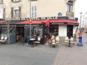 Sejours chez l'habitant Vue sur les toits de Paris, tour Effeil, centre malakoff, chambre chez l'habitant, sans ascenseur, a deux pas de Paris : photos des chambres