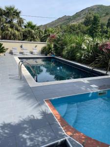 Maison 9 couchages avec piscine et jardin au calme