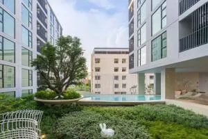 Ivory Ratchada-Ladprao Huai Khwang Night Market - Ban Zong Katiam