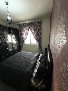 Travel in Style: 2BR Apt with Fast Wi-Fi & Parking