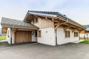 Chalets Luxurious chalet with pool & jacuzzi near Morillon : photos des chambres