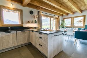 Chalets Luxurious chalet with pool & jacuzzi near Morillon : photos des chambres