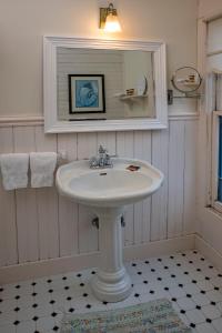 Clementines Guest House & Vacation Rentals