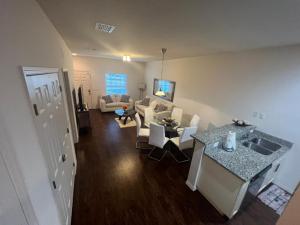 Lovely and Cozy Townhome Near Disney Parks