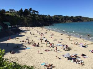 Maisons de vacances Decouvrez le charme de la Bretagne dans cette spacieuse maison typique pour 10 personnes a quelques pas de la mer - ideale pour des vacances ou un weekend en famille ou entre amis ! : photos des chambres