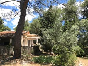 Loumaset-agréable petite maison-garrigues de Nîmes