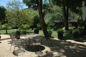 B&B / Chambres d'hotes Demeure Saint Louis, Cite 10mn a pieds, PARKING Prive, BORNES 7,2 KW, AC, FULL WIFI : photos des chambres