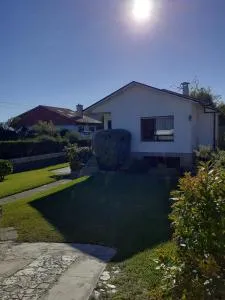 Casa con vistas a 100 metros de una playa en Panxón - Pajón