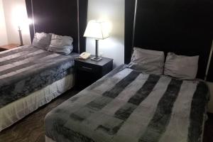 Hotel 2 Queen Beds Room 124 Booking