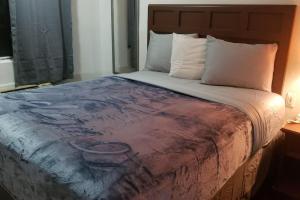 OSU King Bed Hotel Room 120 Booking