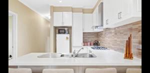 Ensuite Private bath toilet City Airport