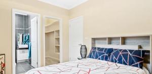 Ensuite Private bath toilet City Airport