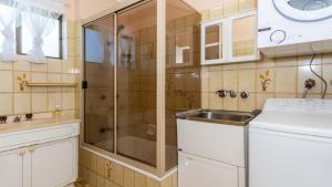 Water Views - Top Floor -Clearview Apartments South Esp, Bongaree