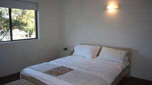 Close to Surf Beach, Surf Club, Hotel and Shops - Boyd St, Woorim
