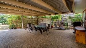 Freshly revovated Dog Friendly House walking distance to Waterfront!
