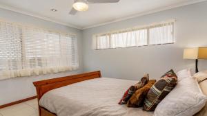 Bribie Escape, Top Floor Unit with Waterviews